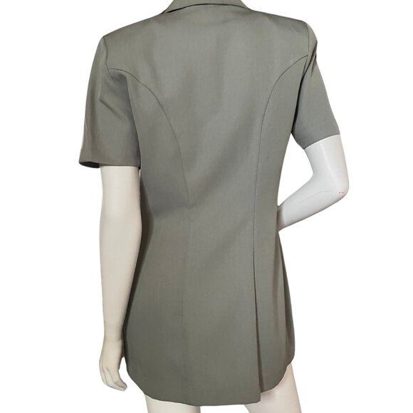 New, Never Worn, Light Khaki 1 Button Short Sleeve Blazer. Size: Medium. - Picture 4 of 8